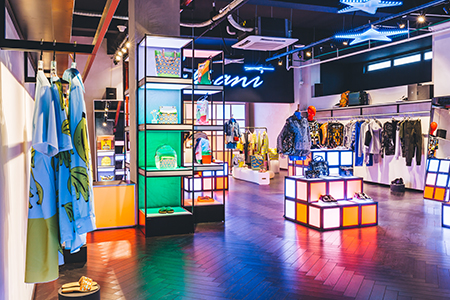 1593850835832515.jpg 摄图网_500803348_服装商店环境(企业商用).jpg